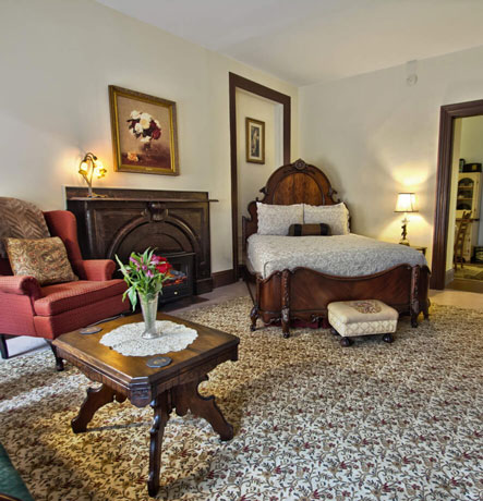 Two-Room Suite, Queen Bed, Electric Fireplace, Breakfast Room, PRivate Bath with antique clawfoot tub